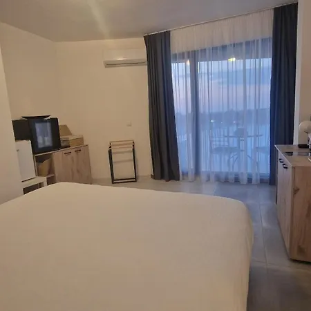 Cinexa Club Готель 3*